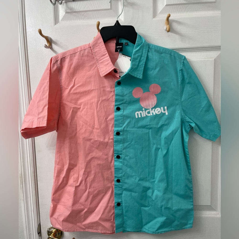NEW Disney Men’s small butter up shirt